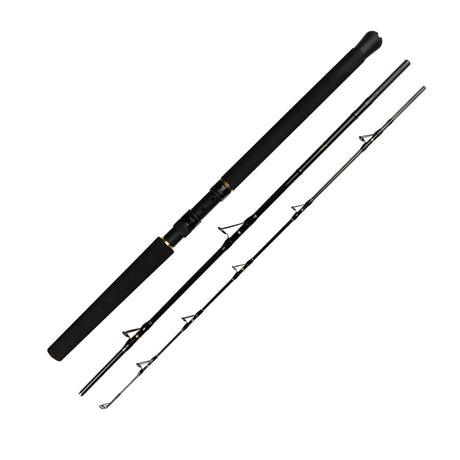 Daiwa Super Kenzaki Travel 3-delat spinnspö 7 30-50 lb, kolfiberklinga, rullfäste och linförarringar på vit bakgrund.